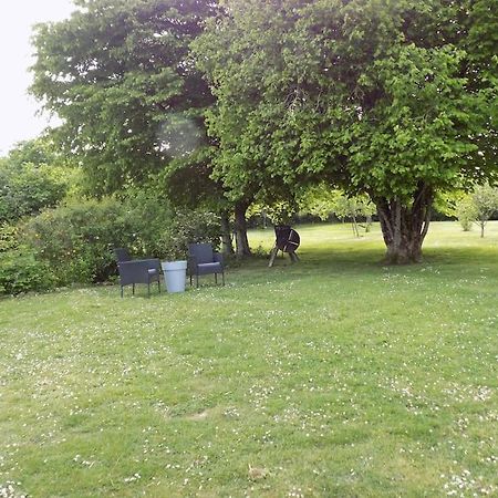 Appartement Vue Du Jardin à Les Adjots Extérieur photo