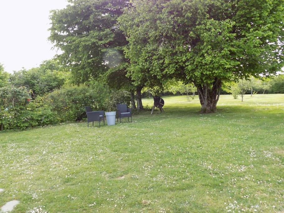 Appartement Vue Du Jardin à Les Adjots Extérieur photo